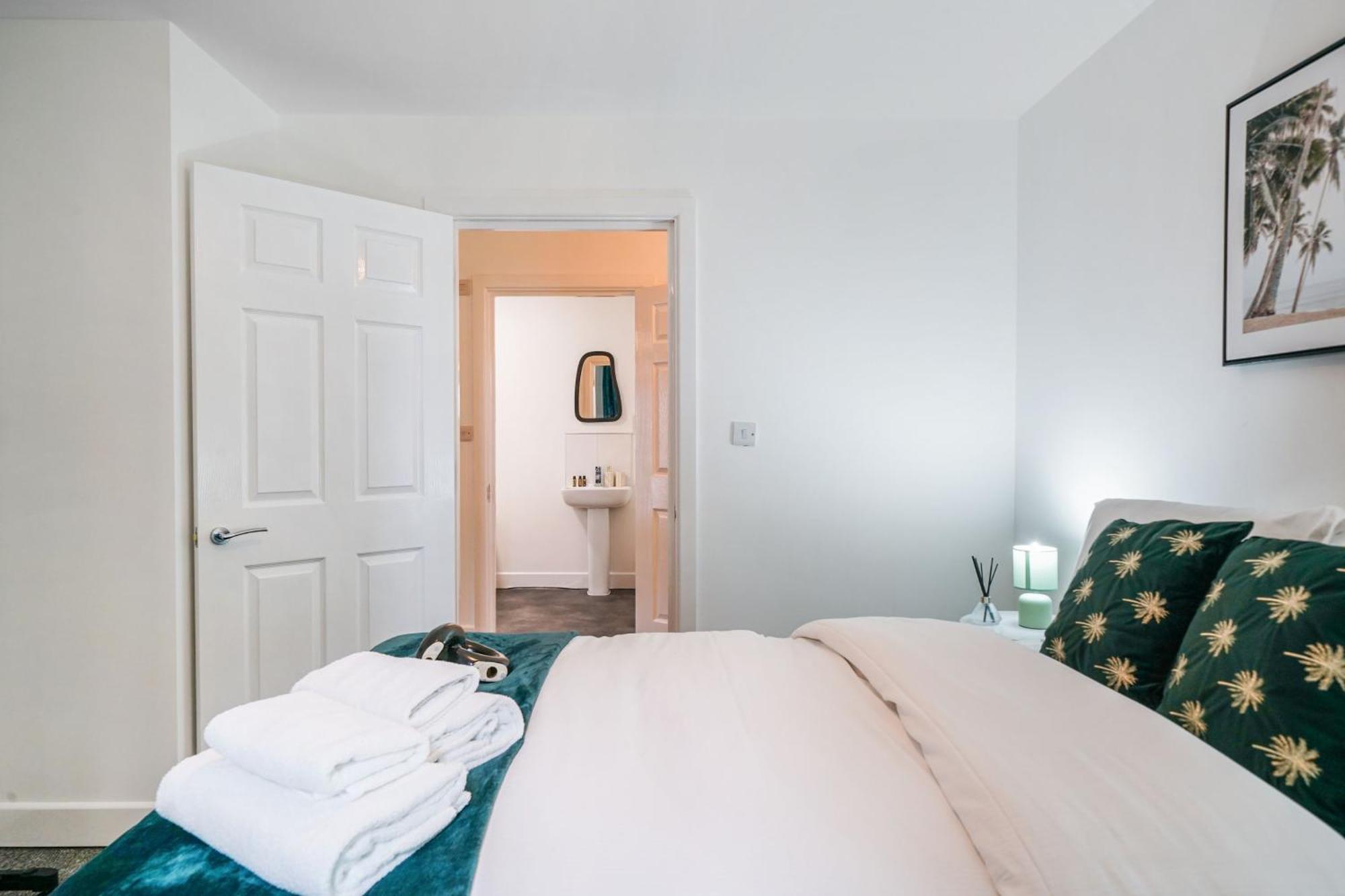 One And Two Bed Apartments Slough Near Heathrow Colnbrook Exteriér fotografie