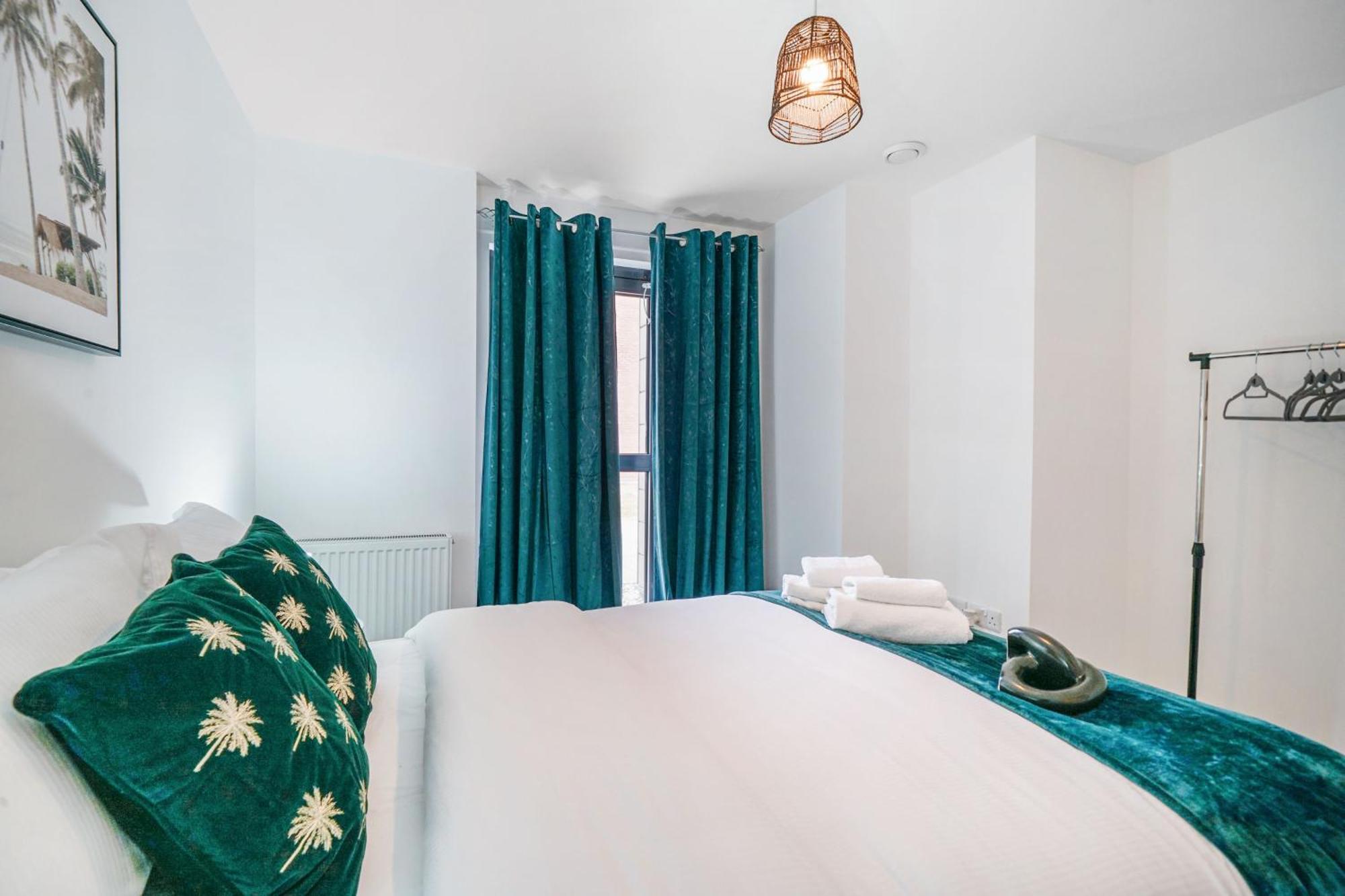 One And Two Bed Apartments Slough Near Heathrow Colnbrook Exteriér fotografie